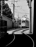 Tram in Boedapest, dat van een Ondergrondse Tunnel wordt bekeken stock foto Tram in Boedapest, dat van een Ondergrondse Tunnel wordt bekeken stock foto