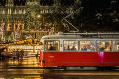 Tram de Vienne dans le temps de Noël photo libre de droits Tram de Vienne dans le temps de Noël photo libre de droits