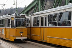 Tram jaune Budapest Hongrie photographie stock libre de droits Tram jaune Budapest Hongrie photographie stock libre de droits