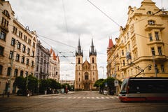 tram op oud stadsvierkant in Praag, Tsjechische Republiek royalty-vrije stock afbeeldingen tram op oud stadsvierkant in Praag, Tsjechische Republiek royalty-vrije stock afbeeldingen