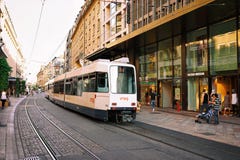Tram op Straat in Genève royalty-vrije stock fotografie Tram op Straat in Genève royalty-vrije stock fotografie
