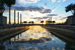 Tramonto con la riflessione dell'acqua fotografie stock libere da diritti Tramonto con la riflessione dell'acqua fotografie stock libere da diritti