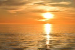 Tramonto nel mare fotografie stock libere da diritti Tramonto nel mare fotografie stock libere da diritti