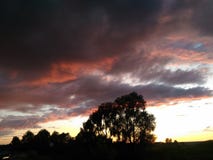 Tramonto nel villaggio immagine stock Tramonto nel villaggio immagine stock