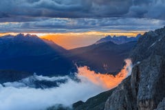 Tramonto nelle alpi della dolomia, Italia fotografie stock libere da diritti Tramonto nelle alpi della dolomia, Italia fotografie stock libere da diritti