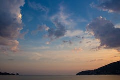 Tramonto stupefacente del mare Budua, Montenegro fotografie stock libere da diritti Tramonto stupefacente del mare Budua, Montenegro fotografie stock libere da diritti