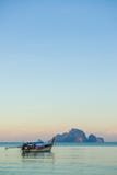 tramonto sul mare delle Andamane, provincia di Krabi, Tailandia Fotografia Stock tramonto sul mare delle Andamane, provincia di Krabi, Tailandia Fotografia Stock