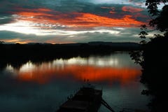 Tramonto sullo São Francisco River in Pirapora, Minas Gerais, Brasile fotografie stock libere da diritti Tramonto sullo São Francisco River in Pirapora, Minas Gerais, Brasile fotografie stock libere da diritti