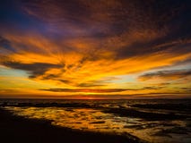 Tramonto tropicale dei cieli Fotografia Stock Libera da Diritti Tramonto tropicale dei cieli Fotografia Stock Libera da Diritti