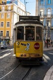 Tramway à Lisbonne Tram jaune image stock Tramway à Lisbonne Tram jaune image stock