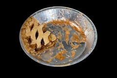 Tranche de tarte aux pommes dans la casserole en aluminium photos stock Tranche de tarte aux pommes dans la casserole en aluminium photos stock
