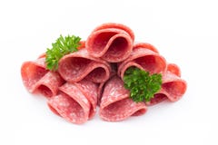Tranches de saucisse de salami d'isolement sur le fond blanc Photo stock Tranches de saucisse de salami d'isolement sur le fond blanc Photo stock