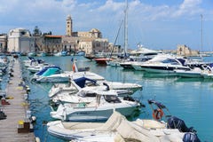 Trani sikt på kust royaltyfri fotografi Trani sikt på kust royaltyfri fotografi