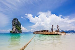 Transporteur de buld de coupure sur la belle plage photographie stock Transporteur de buld de coupure sur la belle plage photographie stock