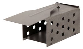 Trappola per topi del metallo isolata su fondo bianco immagine stock libera da diritti Trappola per topi del metallo isolata su fondo bianco immagine stock libera da diritti