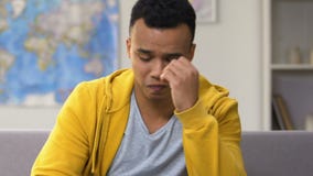 Trastorno afroamericano de la sensación del adolescente con segundas fases que pierden preferidas del equipo de deportes almacen de video Trastorno afroamericano de la sensación del adolescente con segundas fases que pierden preferidas del equipo de deportes almacen de video