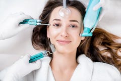 Tratamento do facial do ` s da mulher imagens de stock Tratamento do facial do ` s da mulher imagens de stock