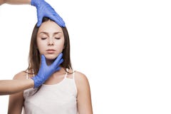 Tratamiento de la mujer del balneario Clínica de la dermatología del doctor Cosmetología, piel de la belleza imágenes de archivo libres de regalías Tratamiento de la mujer del balneario Clínica de la dermatología del doctor Cosmetología, piel de la belleza imágenes de archivo libres de regalías