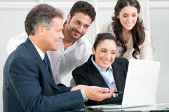 Travail d'équipe d'affaires au bureau images stock Travail d'équipe d'affaires au bureau images stock