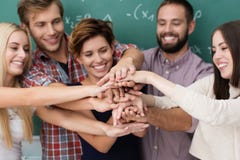 Travail d'équipe et collaboration parmi des étudiants