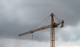 Travaillez au chantier, à la grue et à la construction de construction photographie stock Travaillez au chantier, à la grue et à la construction de construction photographie stock