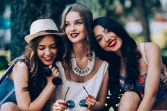 Tre belle ragazze Immagine Stock Libera da Diritti Tre belle ragazze Immagine Stock Libera da Diritti