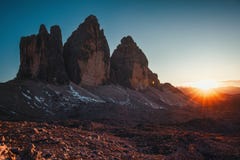 Tre Cime di Lavaredo på solnedgången i dolomitesna i Italien, Europa royaltyfria bilder Tre Cime di Lavaredo på solnedgången i dolomitesna i Italien, Europa royaltyfria bilder