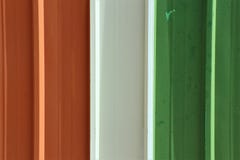 A tre colori di vecchio piatto del metall fotografie stock libere da diritti A tre colori di vecchio piatto del metall fotografie stock libere da diritti