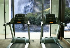 Treadmill υγειονομικής περίθαλψης έννοιας στη γυμναστική ικανότητας στοκ εικόνα με δικαίωμα ελεύθερης χρήσης Treadmill υγειονομικής περίθαλψης έννοιας στη γυμναστική ικανότητας στοκ εικόνα με δικαίωμα ελεύθερης χρήσης