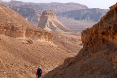 Trekking nel deserto di Negev fotografia stock Trekking nel deserto di Negev fotografia stock