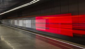 Tren móvil, movimiento borroso, metro de Moscú Rusia foto de archivo Tren móvil, movimiento borroso, metro de Moscú Rusia foto de archivo