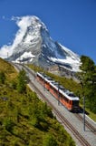 Tren y Matterhorn de Gornergrat. Suiza fotografía de archivo libre de regalías Tren y Matterhorn de Gornergrat. Suiza fotografía de archivo libre de regalías