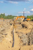Trenching για τις σωληνώσεις και εξωραϊσμός, αντικατάσταση του χώματος στοκ εικόνα με δικαίωμα ελεύθερης χρήσης Trenching για τις σωληνώσεις και εξωραϊσμός, αντικατάσταση του χώματος στοκ εικόνα με δικαίωμα ελεύθερης χρήσης