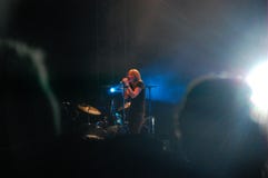 Trencin, Slovaquie - 10 juillet 2011 : Le chant de Beth Gibbons vivent avec la bande de Portishead au festival de Pohoda photo libre de droits Trencin, Slovaquie - 10 juillet 2011 : Le chant de Beth Gibbons vivent avec la bande de Portishead au festival de Pohoda photo libre de droits