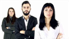 Tres hombres de negocios entonces de la sonrisa seria aislada almacen de video Tres hombres de negocios entonces de la sonrisa seria aislada almacen de video