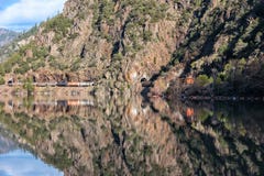 Tres túneles de ferrocarril a lo largo del depósito de Rock Creek imágenes de archivo libres de regalías Tres túneles de ferrocarril a lo largo del depósito de Rock Creek imágenes de archivo libres de regalías