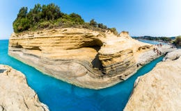 Tresca del canale d “, regione di Sidari, isola di Corfù, Grecia fotografia stock libera da diritti Tresca del canale d “, regione di Sidari, isola di Corfù, Grecia fotografia stock libera da diritti