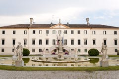 Treviso (Veneto, Italia) - villa e sosta antiche fotografia stock libera da diritti Treviso (Veneto, Italia) - villa e sosta antiche fotografia stock libera da diritti