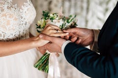 Troca de anéis de casamento fotos de stock Troca de anéis de casamento fotos de stock