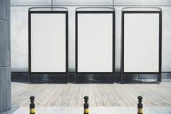 Trois affiches en blanc dehors illustration libre de droits Trois affiches en blanc dehors illustration libre de droits