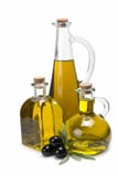 Trois bouteilles différentes d'huile d'olive. photographie stock libre de droits Trois bouteilles différentes d'huile d'olive. photographie stock libre de droits