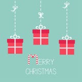 Trois giftboxes accrochants Ligne de tiret avec l'arc Canne de sucrerie Joyeux Noël Conception plate Fond pour une carte d'invita Image stock Trois giftboxes accrochants Ligne de tiret avec l'arc Canne de sucrerie Joyeux Noël Conception plate Fond pour une carte d'invita Image stock