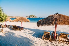 Tropical holiday beach with white sand and ocean with blue sky Royalty Free Stock Photography Tropical holiday beach with white sand and ocean with blue sky Royalty Free Stock Photography