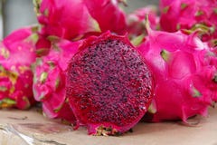Tropisch fruit Pitaya& x28; Rode Dragon Fruit & x29; royalty-vrije stock foto Tropisch fruit Pitaya& x28; Rode Dragon Fruit & x29; royalty-vrije stock foto
