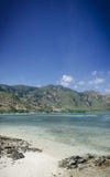 Tropische het strandmening van Areiabranca dichtbij dili in Oost-Timor royalty-vrije stock foto Tropische het strandmening van Areiabranca dichtbij dili in Oost-Timor royalty-vrije stock foto