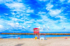 Tropischer Strand und blauer Himmel, Okinawa lizenzfreies stockbild Tropischer Strand und blauer Himmel, Okinawa lizenzfreies stockbild