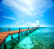 tropisk exotisk semesterort Brygga nära Cancun, Mexico Royaltyfri Fotografi tropisk exotisk semesterort Brygga nära Cancun, Mexico Royaltyfri Fotografi