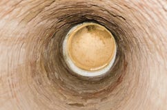 Trou profond?ment dans le plafond ? l'int?rieur de la caverne avec le trou traversant sur le plafond de caverne images stock Trou profond?ment dans le plafond ? l'int?rieur de la caverne avec le trou traversant sur le plafond de caverne images stock