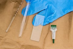 Trousse médicale pour l'échantillonnage de sang, gants médicaux photos libres de droits Trousse médicale pour l'échantillonnage de sang, gants médicaux photos libres de droits