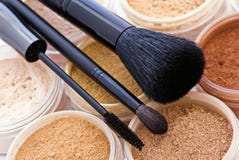 Trucco e spazzola immagine stock libera da diritti Trucco e spazzola immagine stock libera da diritti